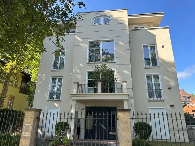 Exklusives Wohnen in der Stadtvilla – Gartenwohnung mit Kamin und großzügiger Terrasse im Grunewald — photo 1